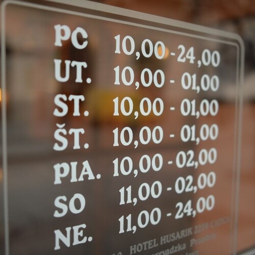 Bratislava otvaracie hodiny ilu 1140px (SITA/Robert Tappert)